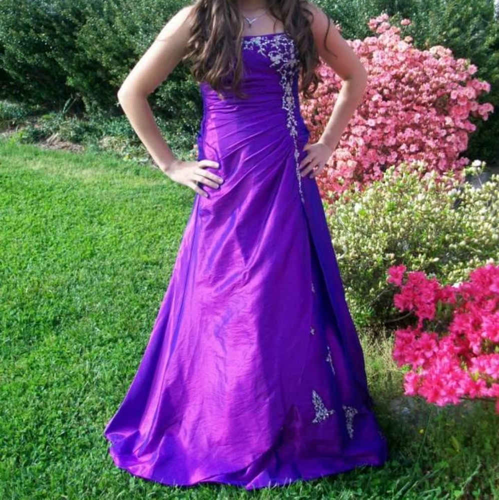 Gorgeous Strapless Iridescent Purple Prom Dress