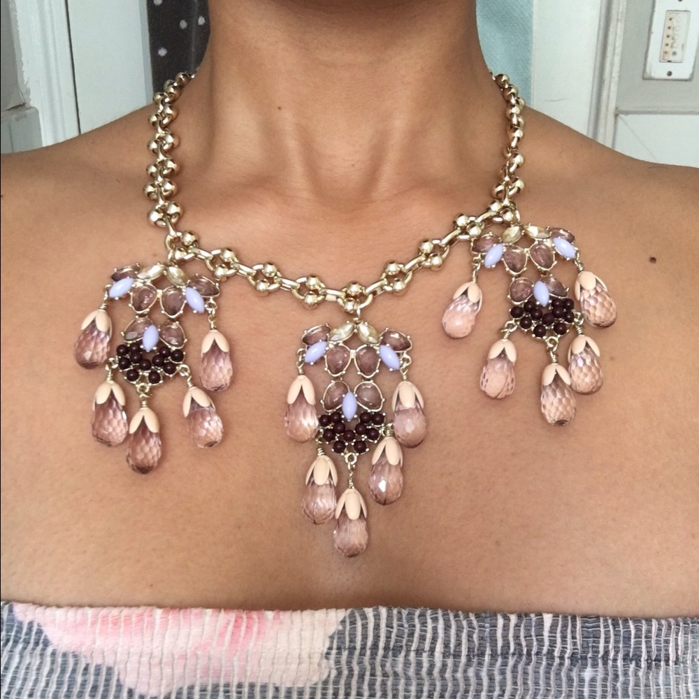 NEW - Gold tone, floral drop necklace.