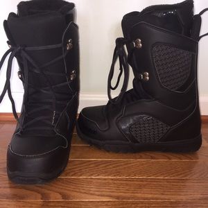 Women's 9.5 Thirty Two Snowboard boots