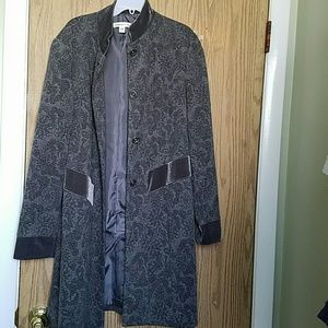 Grey patterened trench