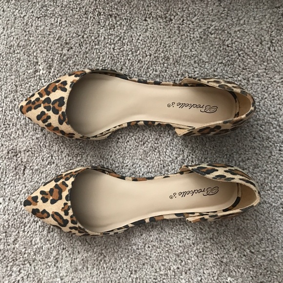 Breckelle's Leopard Flats Size 8