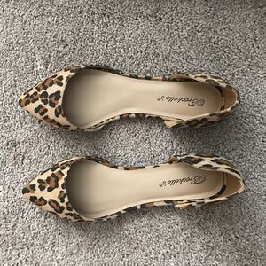Breckelle's Leopard Flats Size 8