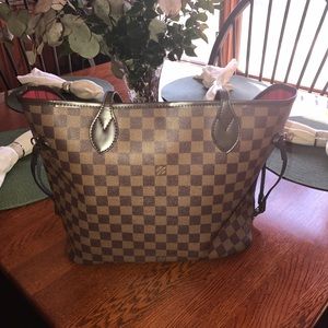 Louis Vuitton lookalike never full