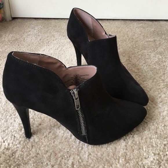 Booties/Heels - Picture 1 of 4