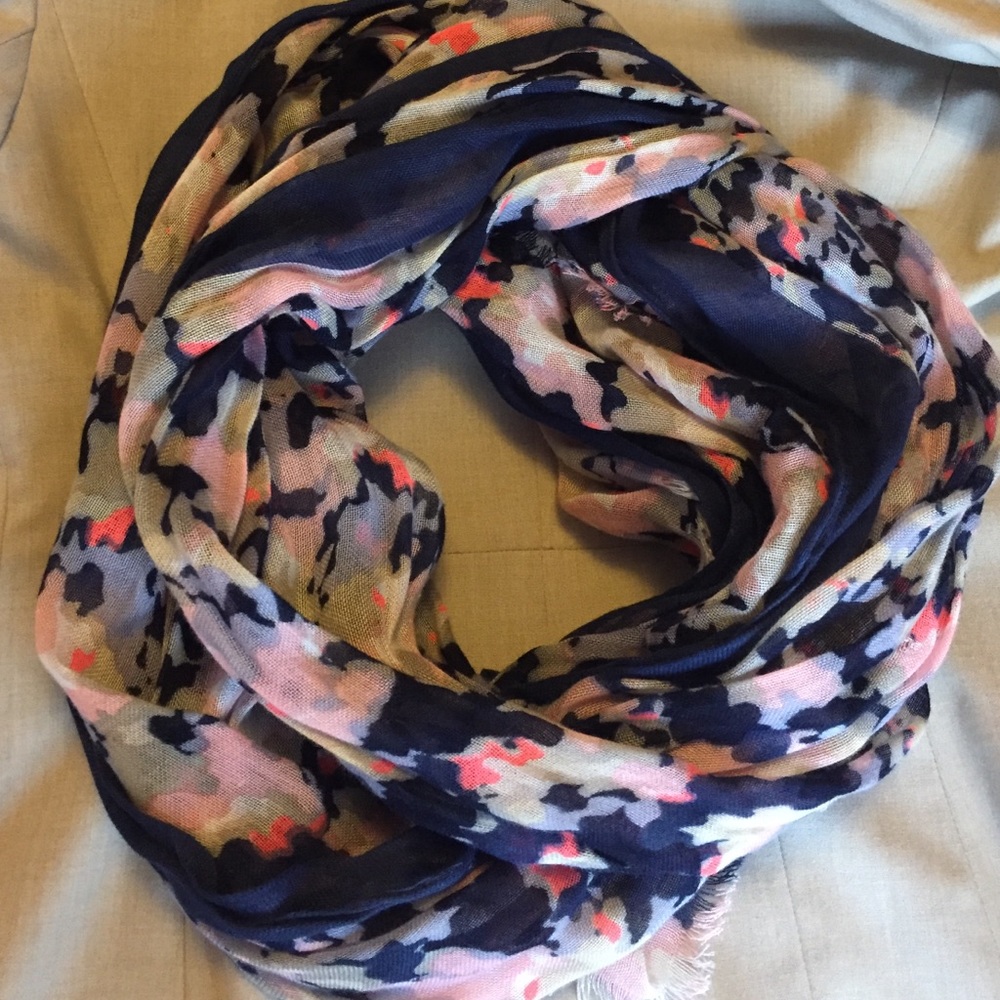 Gap Scarf