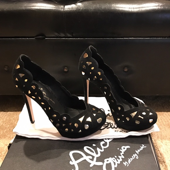 Alice&Olivia black and gold high heels.