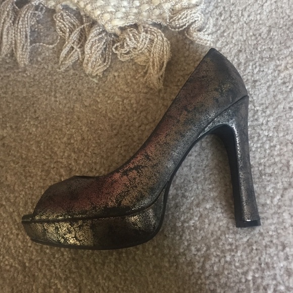 👠 - Picture 3 of 3