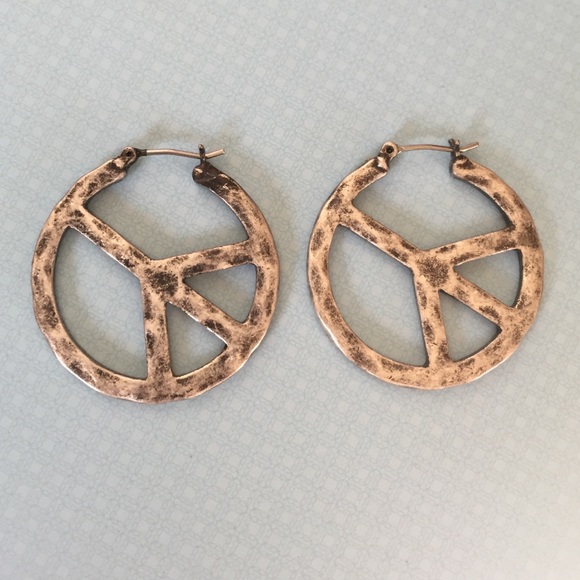 Jewelry - Peace sign earrings ✌🏼