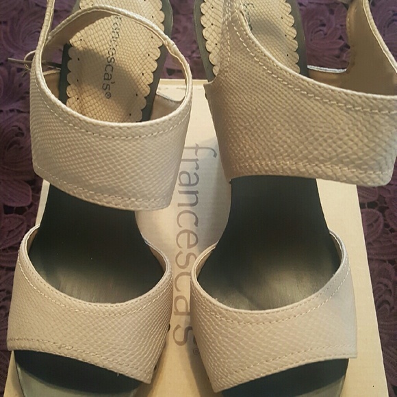 Darling light weight platform sandals. - Picture 2 of 4