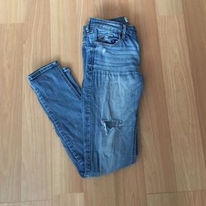 LIGHT WASH DISTRESSED JEANS FROM HOLLISTER