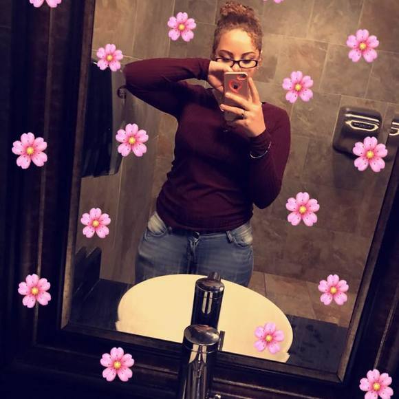 Meet your Posher, Reyy