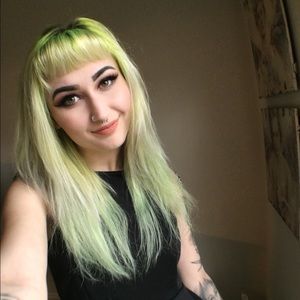 Meet your Posher, Chloe