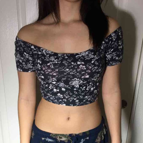 2 Brandy Melville crop tops