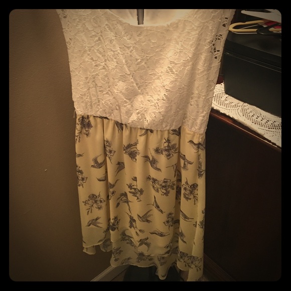 Dresses - Picture 2 of 4