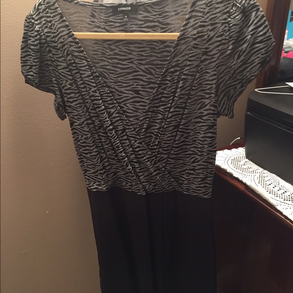 Dresses - Picture 3 of 4