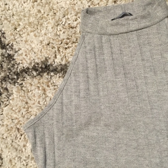 Gray Ribbed Crop Top - Picture 3 of 3