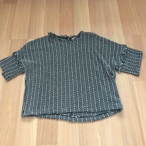 CHIC BLACK AND WHITE TOP