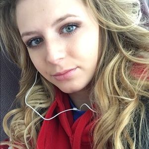 Meet your Posher, Alexis