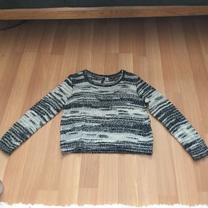 BLACK AND WHITE SWEATER