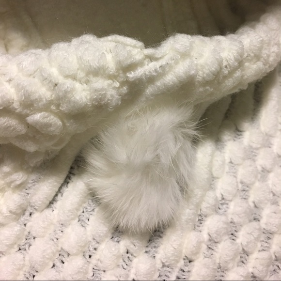 💟 Knitted poncho (creamy white) - Picture 3 of 4