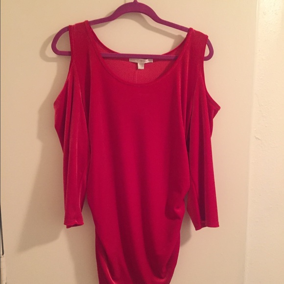 Red cold shoulder velvet top