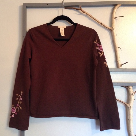 Apostrophe Needlepoint Vneck Sweater
