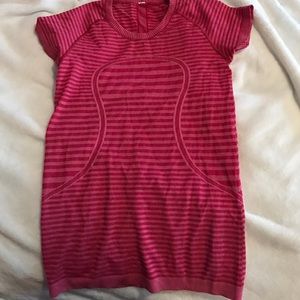 Lululemon workout top