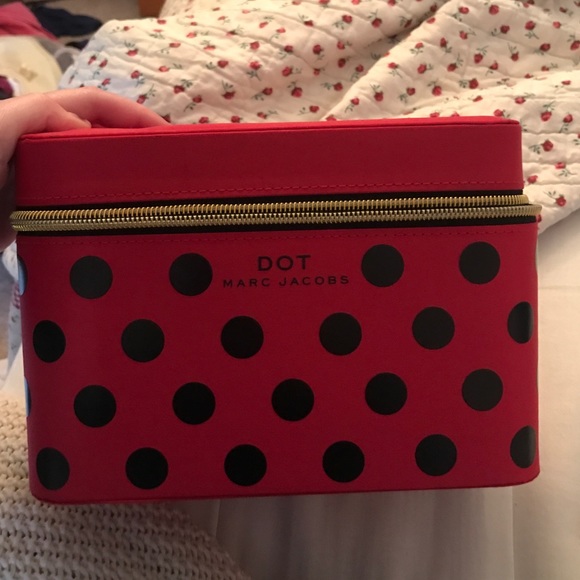DOT BY MARC JACOBS BOX