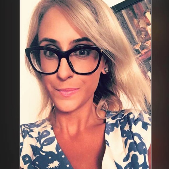 Meet your Posher, Chanel - Picture 2 of 6