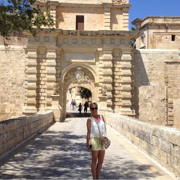 Meet your Posher, Chanel - Picture 5 of 6