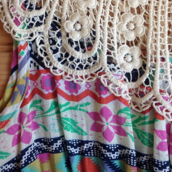 Short dress - Picture 2 of 3