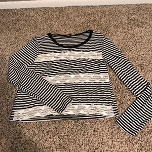 Adorable striped crop top with lace like new