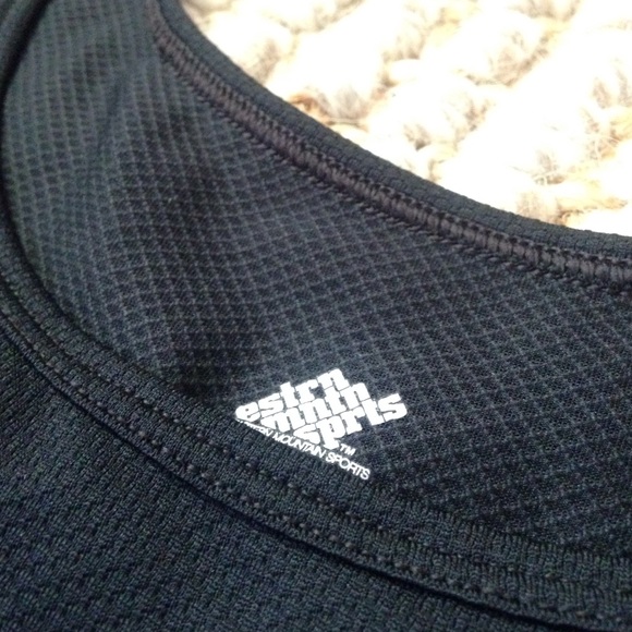 Sleeveless workout top - Picture 2 of 3