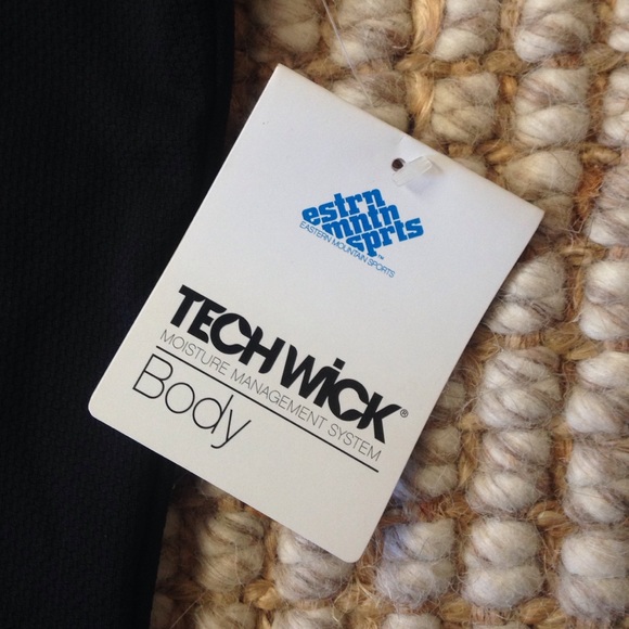 Sleeveless workout top - Picture 3 of 3