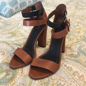 Zara Collection Heels Tan w/ Black