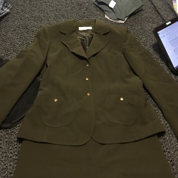 Tahari pants suit