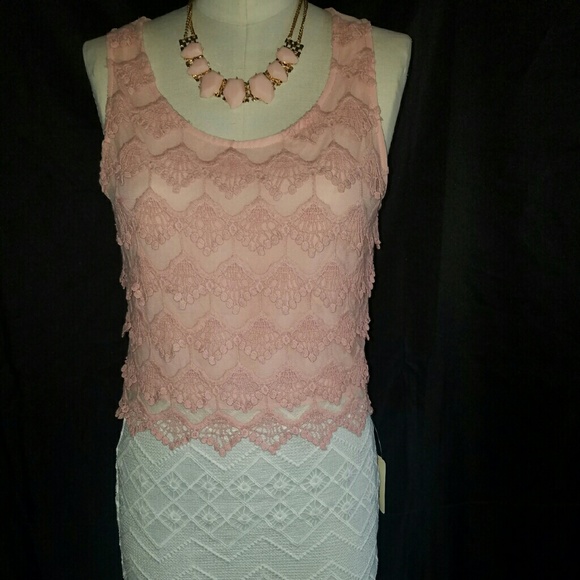 Cute pink lace top - Picture 2 of 3