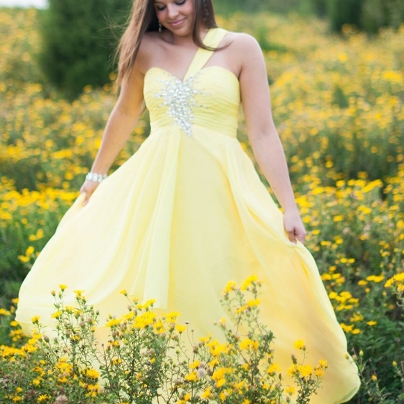 Yellow "Night Moves" Prom Dress