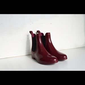 Red Report Chelsea Rain Boots
