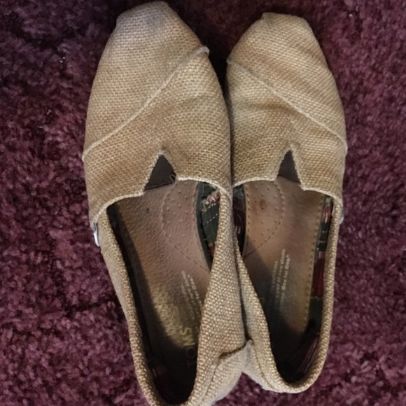 Toms