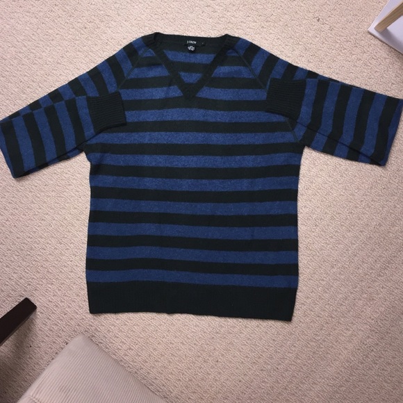 🔥🔥Great Looking J. Crew V-Neck Wool Sweater🔥🔥