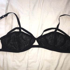 URBAN OUTFITTERS Strappy black lace bralette