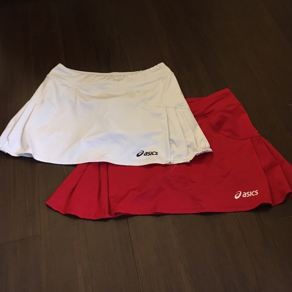 SET OF 2 TENNIS SKORTS