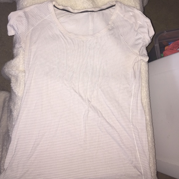 Lululemon shirt sleeve tee