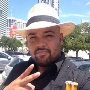 Meet your Posher, Dennis