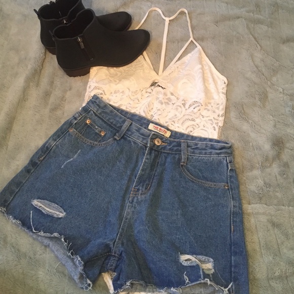 🌺Distressed high waisted jean shorts