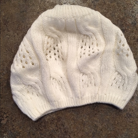 NWOT 🎉Knit Kirra Beanie