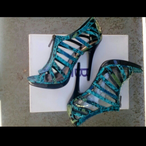 Bakers Shoes - 🦋Snake Print Caged Strappy Heels🦋