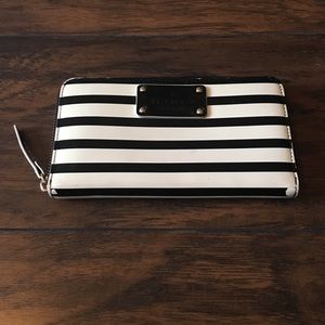 Kate Spade zip around wallet