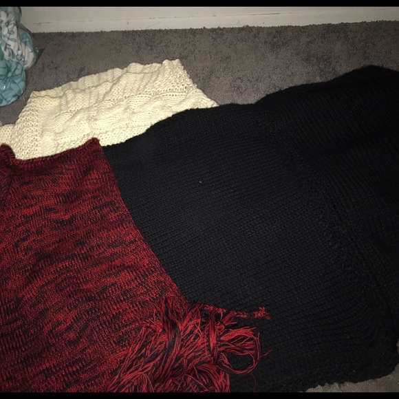 3 PONCHOS